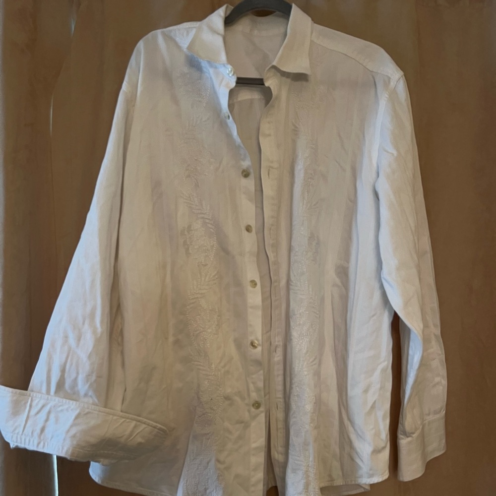 Tommy Bahama Jeans men’s  button down white shirt with design. Runs big 2xl